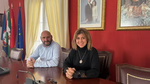 Carmen Lara, alcaldesa de Benamej&iacute;, y Gonzalo Garc&iacute;a, concejal de Turismo y Cultura, presentaron el balance de la campa&ntilde;a &ldquo;Benamej&iacute; Brilla en Navidad&rdquo;