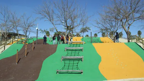 Zona de escalada infantil en el Parque Europa de Lucena