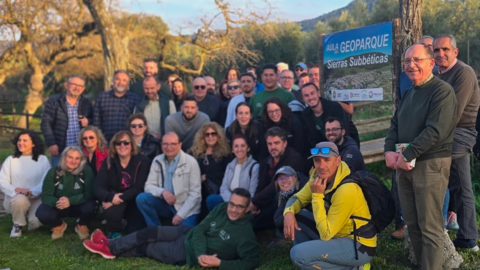 Foto de grupo en el &aacute;rea recreativa de la antigua estaci&oacute;n de ferrocarril de Do&ntilde;a Menc&iacute;a