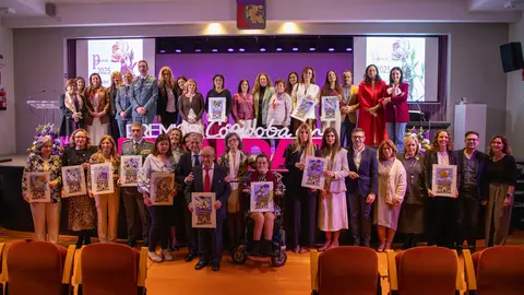 Foto de familia de los premiados en la Gala de Premios &lsquo;C&oacute;rdoba en Igualdad&rsquo;