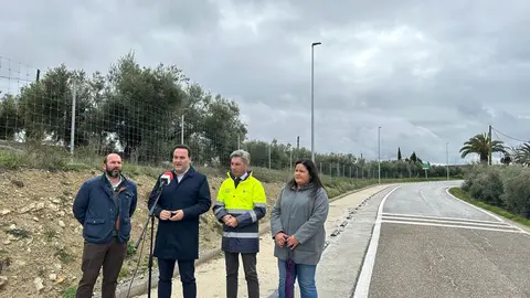 Presentaci&oacute;n ante la prensa de la finalizaci&oacute;n del Paseo Peatonal que une Las Lagunillas con el Cementerio Municipal de Priego