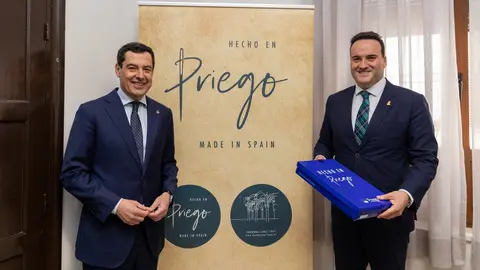 El presidente de la Junta de Andaluc&iacute;a, Juanma Moreno y el alcalde de Priego Juan Ram&oacute;n Valdivia