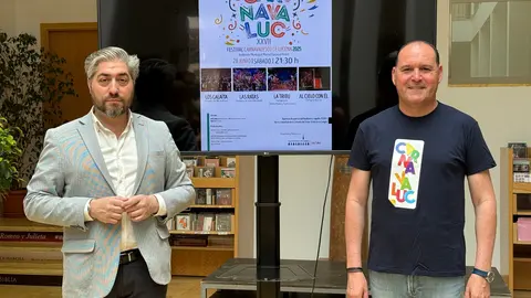 Francisco Barbancho, concejal de Cultura y Arcangel Bemar, asesor de Carnavaluc, presentan las novedades en la Biblioteca Municipal