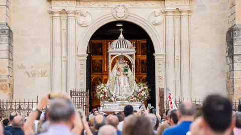 Virgen de Araceli en su salida en la Parroquia de San Mateo de Lucena