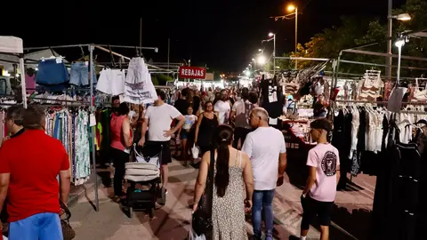 Mercadillo nocturno. (Imagen de archivo).