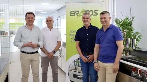Los propietarios de la firma lucentina Eratos junto al alcalde de Lucena y presidente de GDR, Aurelio Fern&aacute;ndez y el delegado territorial, Francisco Acosta