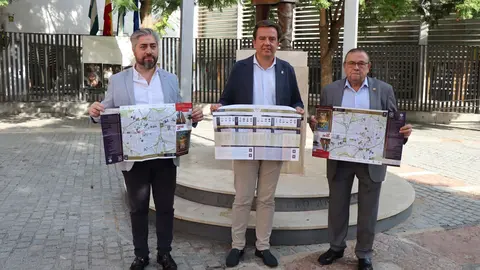 Presentaci&oacute;n del desplegable de la Procesi&oacute;n Magna de Lucena