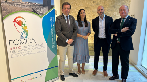 El alcalde de Lucena, Aurelio Fernandez, la presidenta de la Fundaci&oacute;n, Ana Cebri&aacute;n, el delegado territorial de Turismo, Eduardo Lucena y el alcalde de Antequera, Manuel Bar&oacute;n