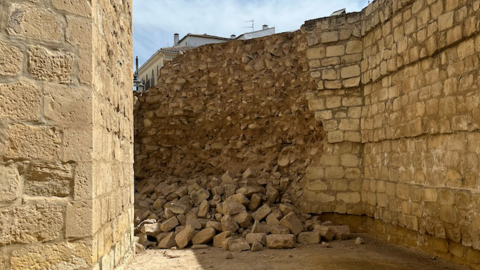 Estado en el que ha quedado la muralla tras su derrumbe parcial.