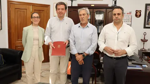 Firma del convenio de colaboraci&oacute;n entre el ayuntamiento y la DOP Aceite de Lucena