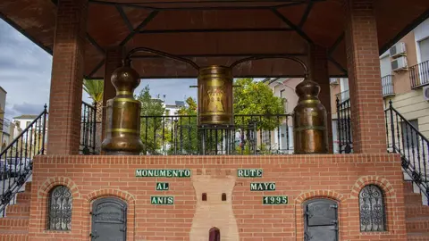 Monumento al an&iacute;s de Rute. (Imagen: Turismo de la Subb&eacute;tica).