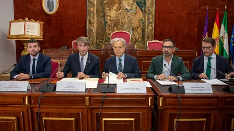 Firma del convenio entre Diputaci&oacute;n y el Comité Oleicola Internacional.