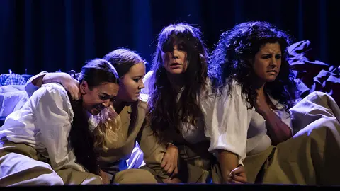 Un fragmento de la obra de teatro Las 13 rosas