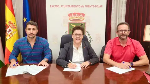 Firma del contrato de la segunda fase de la futura Oficina de Turismo y Aula de Formación Homologada