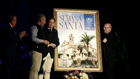 Instante de la presentaci&oacute;n oficial del cartel anunciador de la Semana Santa de Lucena 2026.