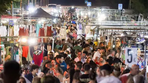 Una imagen de archivo del mercadillo nocturno de Lucena el pasado verano.