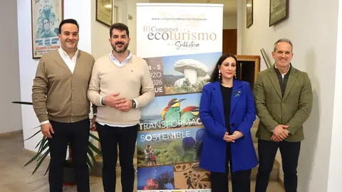 Juanra Valdivia, presidente de la Mancomunidad; Francisco Javier Ordo&ntilde;ez, alcalde de Luque; Mar&iacute;a Camacho, presidenta del CIT Subb&eacute;tica y Rafael Mart&iacute;nez, delegado territorial de Medio Ambiente de la Junta presentan el III Congreso de Ecoturismo de la Subb&eacute;tica.