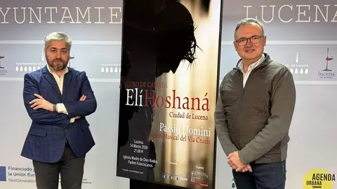 El concejal de Cultura, Francisco Barbancho, y el director del coro, Enrique Reyes durante la presentaci&oacute;n del concierto.