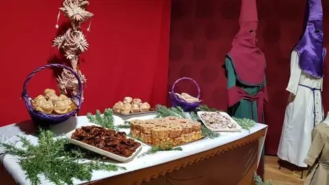 Reposter&iacute;a t&iacute;pica de Benamej&iacute; junto a motivos de Semana Santa. (Imagen: Turismo de Benamej&iacute;).