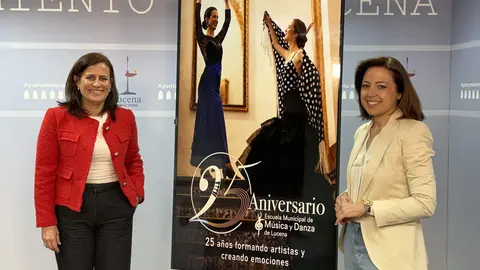 La edil de Educaci&oacute;n, Miriam Ortiz junto a la directora de la Escuela Municipal de M&uacute;sica y Danza, Mamen Galindo tras la presentaci&oacute;n del programa.