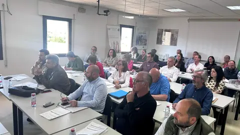 Reunión informativa sobre las ayudas LEADER, celebrada ayer en la Sala de Juntas de la sede del GDR en Cabra.