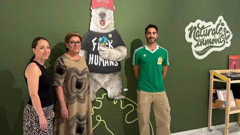 Mayra G&oacute;mez, t&eacute;cnica de Medio Ambiente; Charo Valverde, edil de Medio Ambiente del Ayto. de Lucena y Jorge Torres, representante de Borococo.