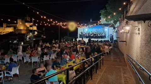 Una imagen de uno de los chiringuitos estivales en Izn&aacute;jar.