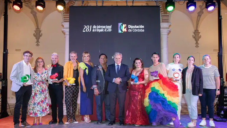 Premiados y autoridades en la Gala de entrega de los premios 'Ser quien soy 2024''
