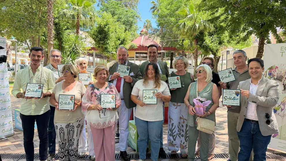 Foto de familia con los premiados de la presente edici&oacute;n.