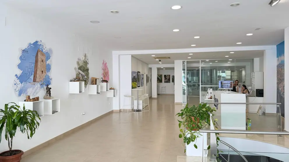 Instalaciones de la recientemente inaugurada oficina de turismo de Priego.