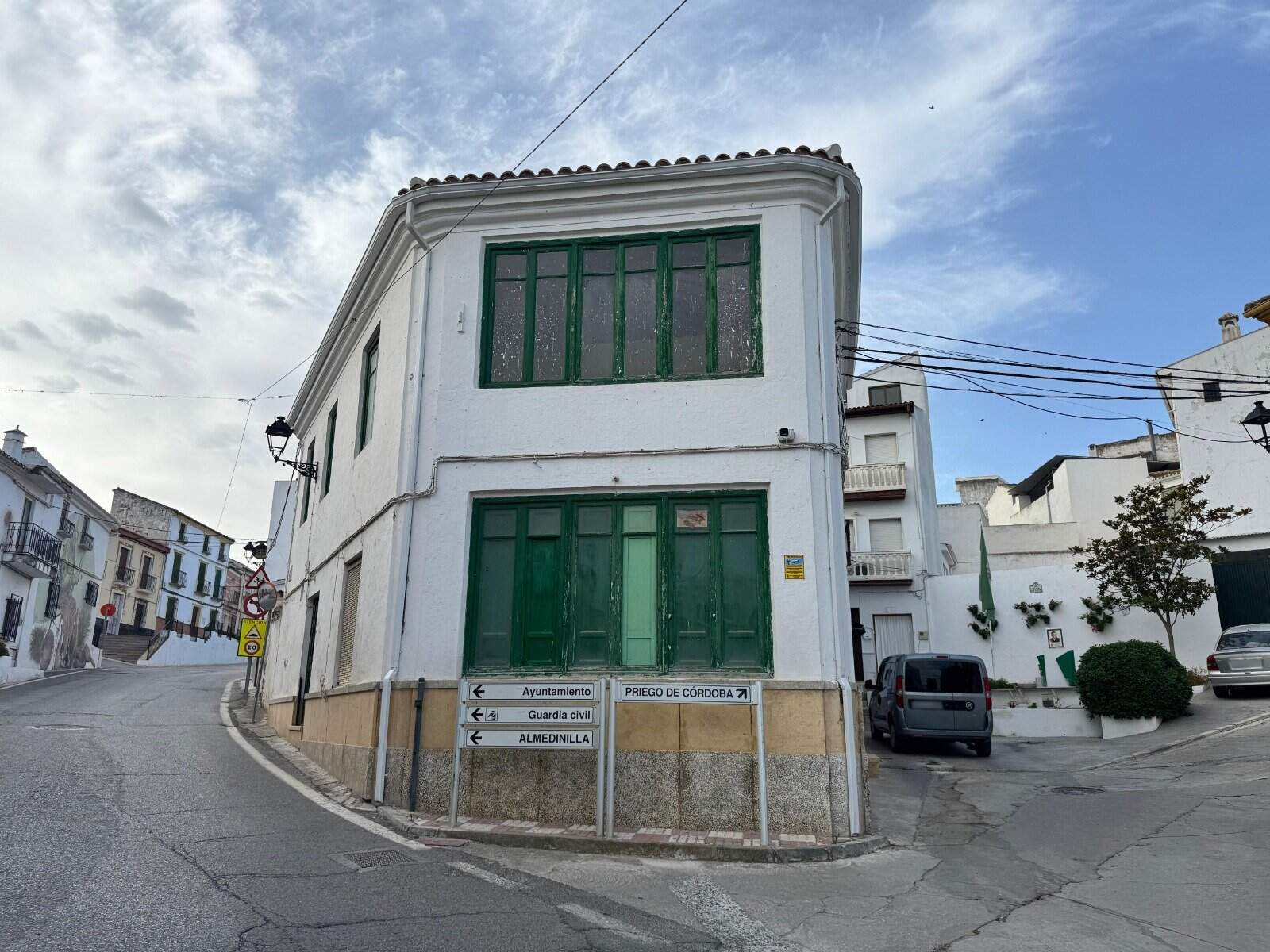 Edificio en el que se está construyendo la futura Oficina de Turismo y Aula de Formación Homologada de Fuente-Tójar