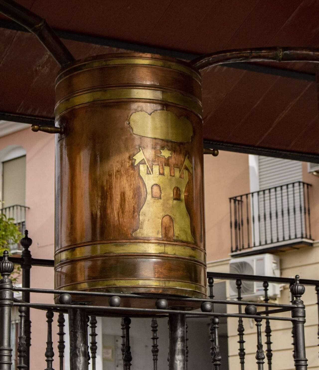 Detalle del monumento al anís de Rute. (Imagen: Turismo de la Subbética).