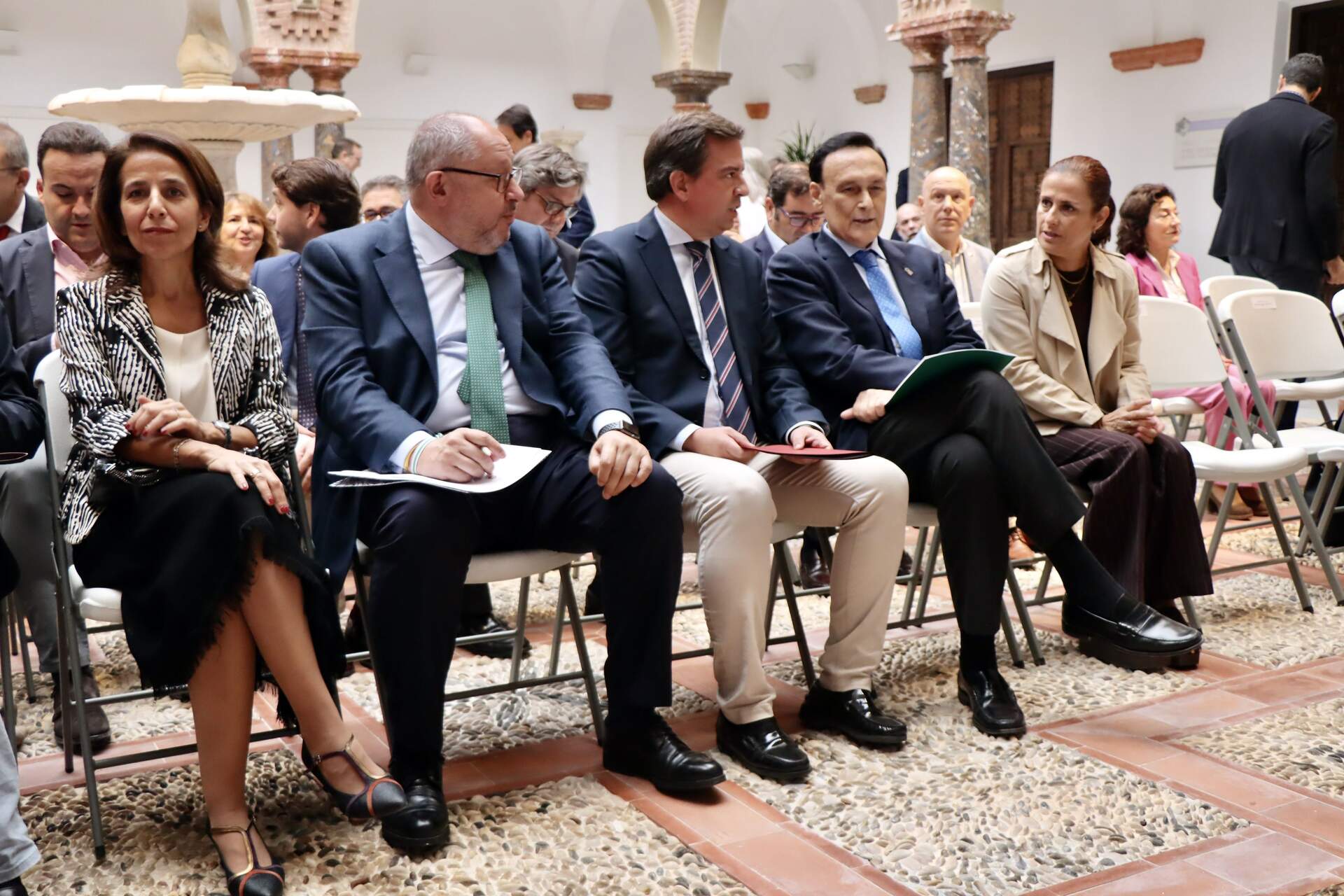Autoridades asistentes a la asamblea