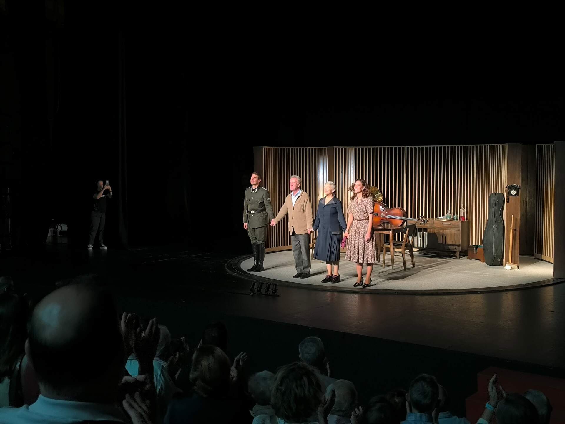 Un instante durante el desarrollo de la obra de teatro Música para Hitler