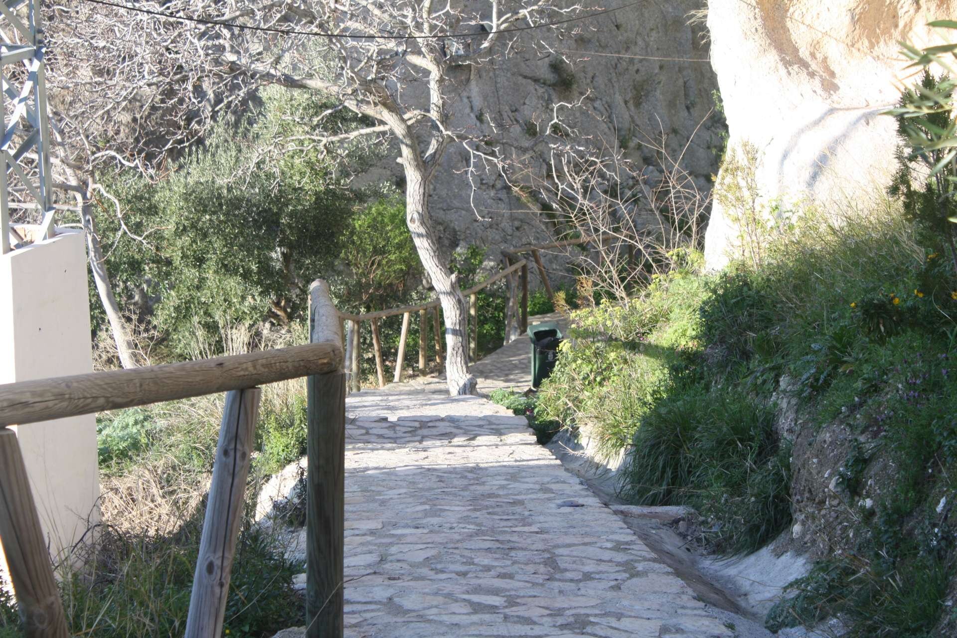 Parque periurbano del castillo de Zuheros. (Imagen: Turismo de la Subbética).
