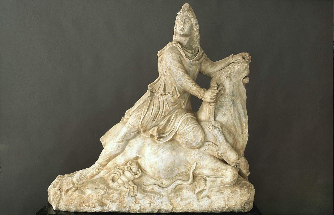 Mitra Tauróctonos, encontrado en la villa romana del Mitra de Cabra y expuesto en el Museo Arqueológico y Etnológico de Córdoba. Siglo II.