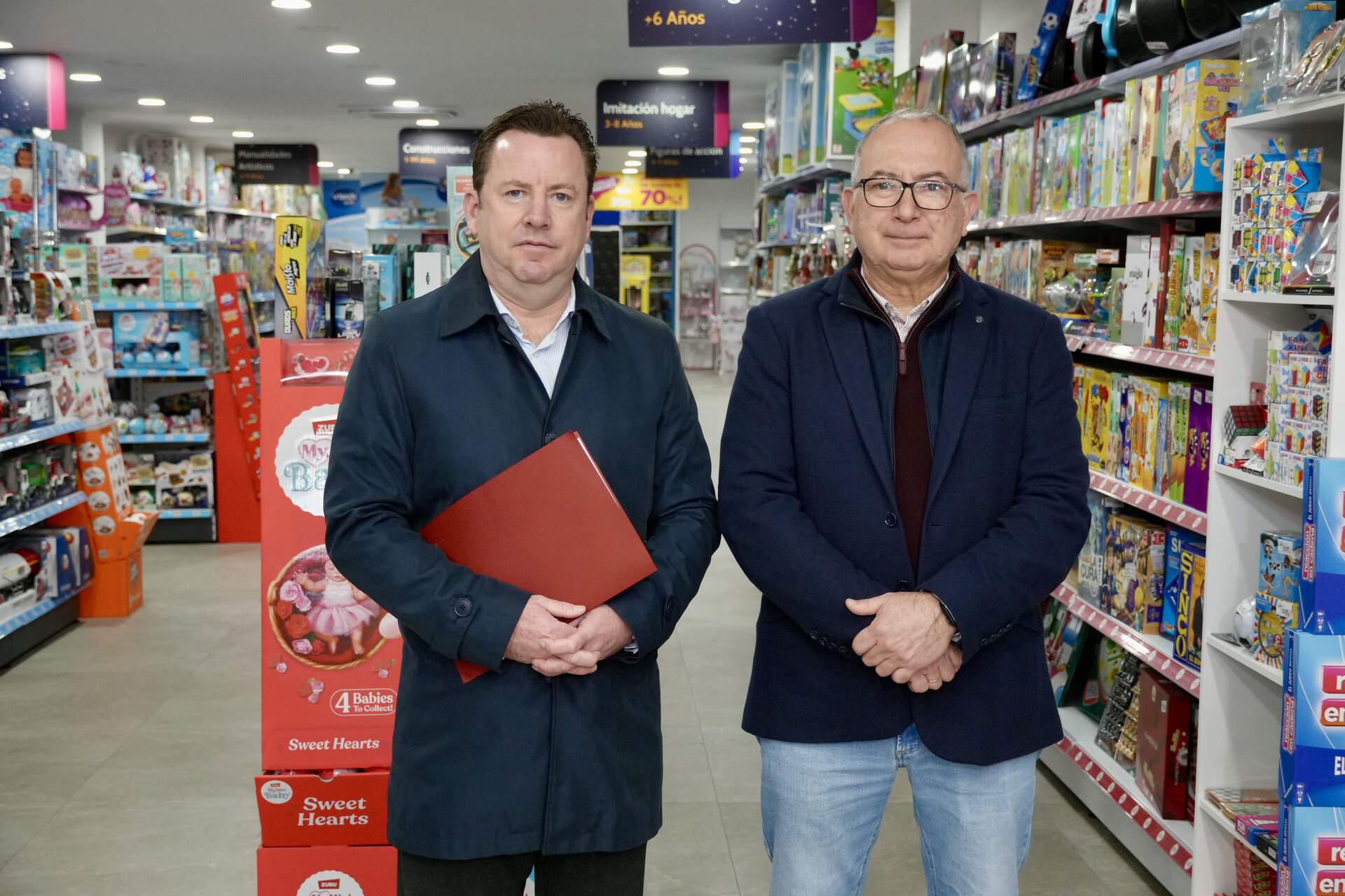 Francis Aguilar y Vicente Briones, esta mañana durante la presentación de este nuevo sistema de descuentos en el parking de la Plaza Nueva.