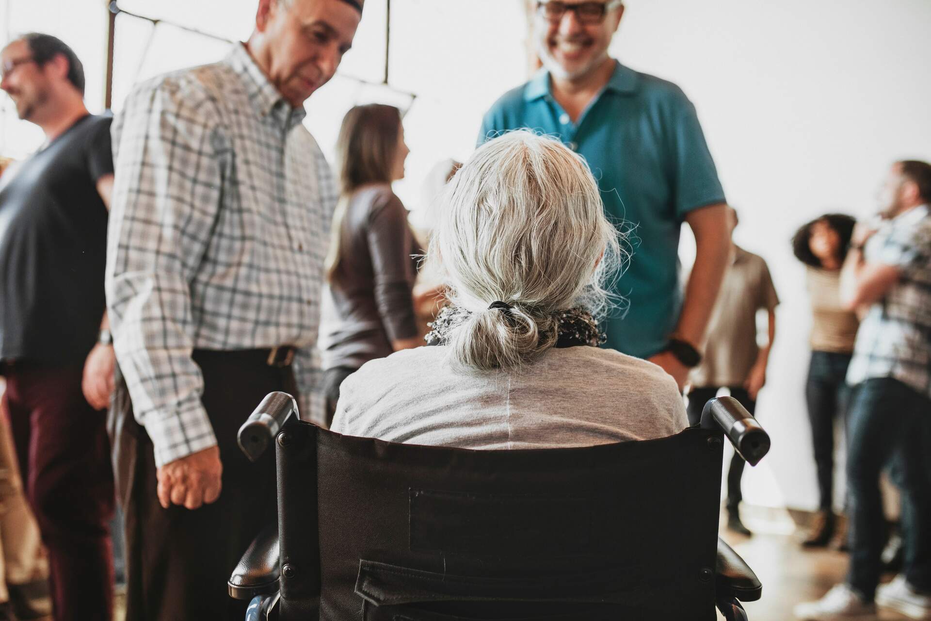 Elderly woman talking with friendsyu