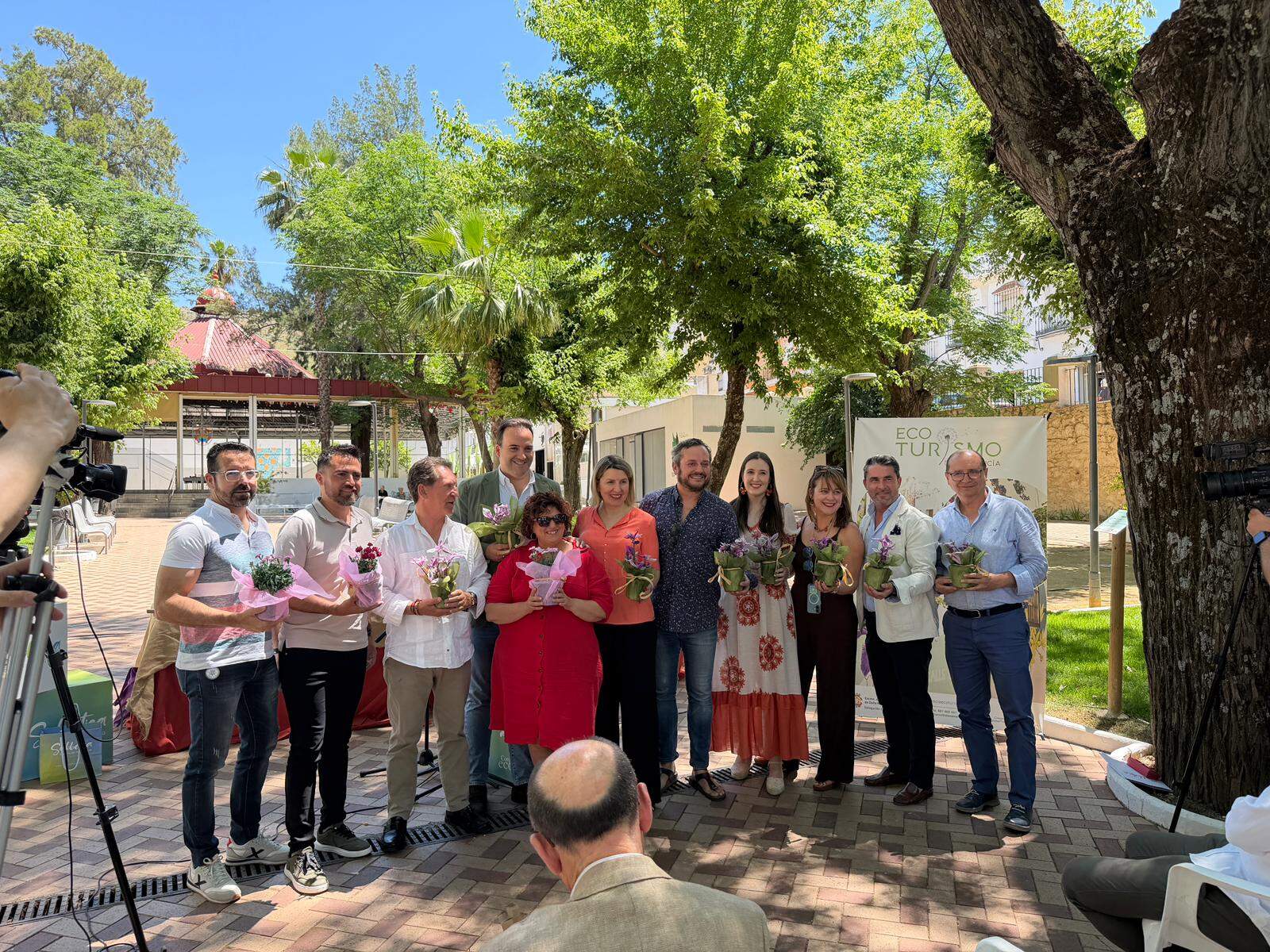 Foto de familia con representantes de cada municipio.